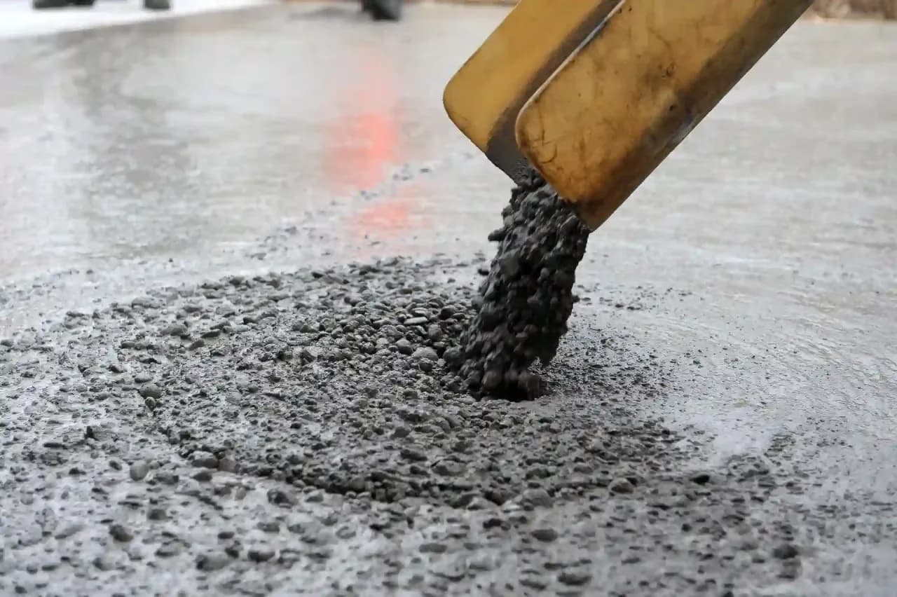 Czy można mieszać cement z ziemią? Odkryj ryzyka i korzyści