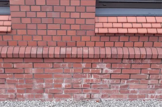 Skuteczne metody czyszczenia cegły klinkierowej z zaprawy bez ryzyka