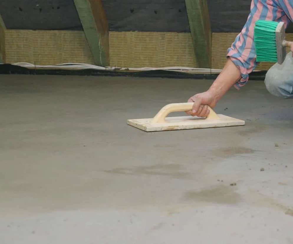 Jak zacierać beton: unikaj najczęstszych błędów i osiągnij perfekcję