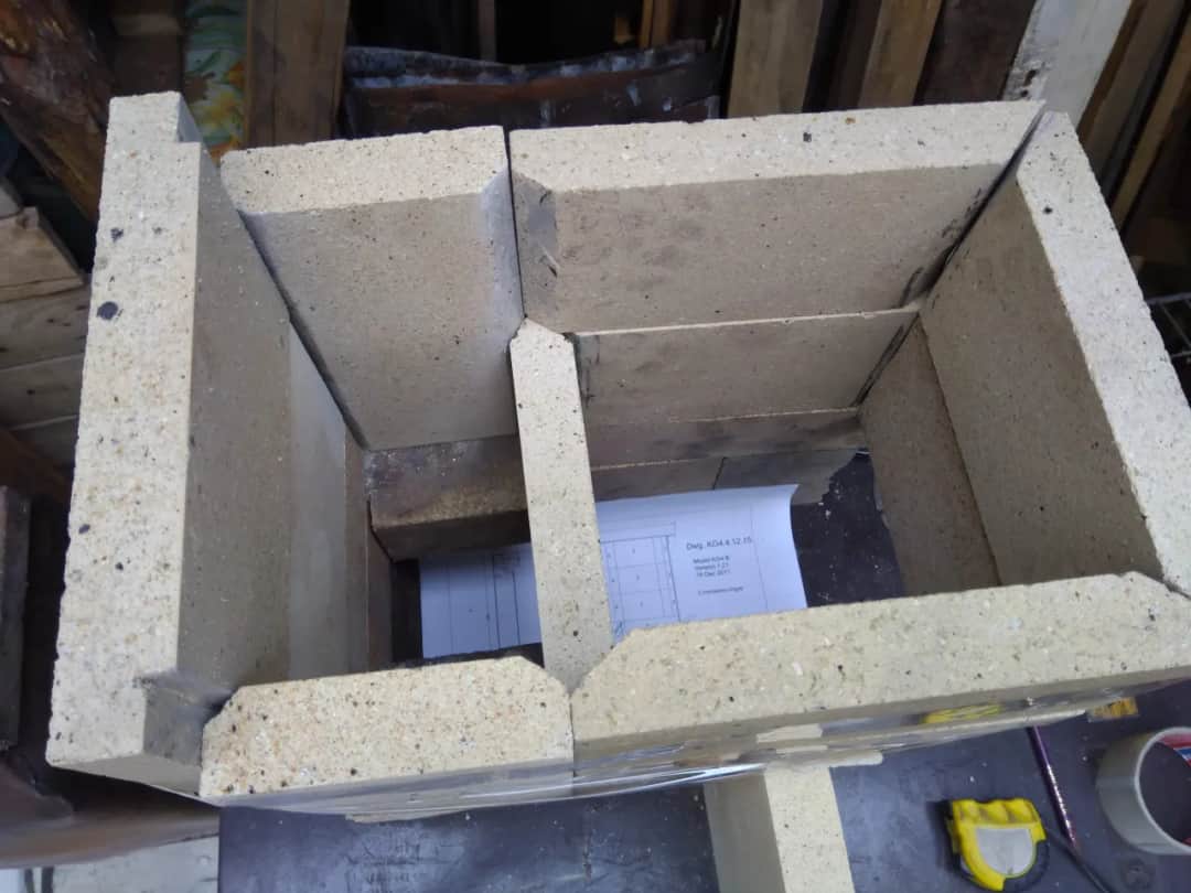 Co zamiast cegły szamotowej? Lepsze materiały do budowy i ogrzewania