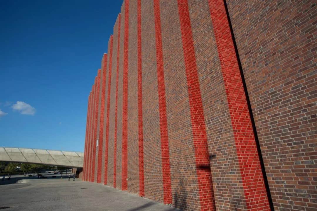 Z czego jest cegła? Odkryj materiały i ich właściwości w budownictwie