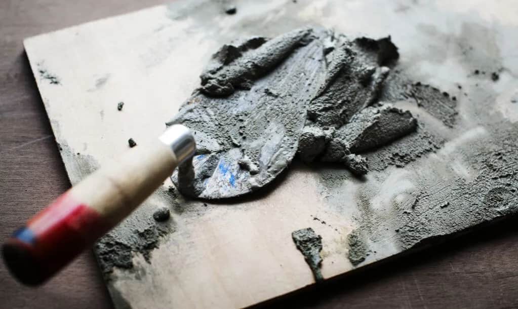 Jaki cement na posadzki 32 5 czy 42 5 - wybierz mądrze dla trwałości