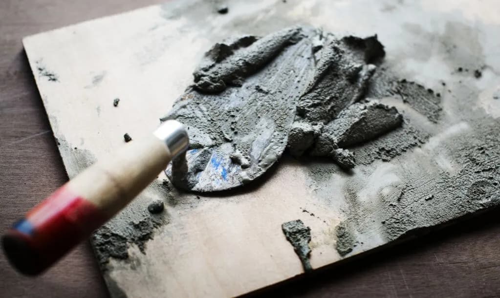 Jaki cement na posadzki 32 5 czy 42 5 - wybierz mądrze dla trwałości