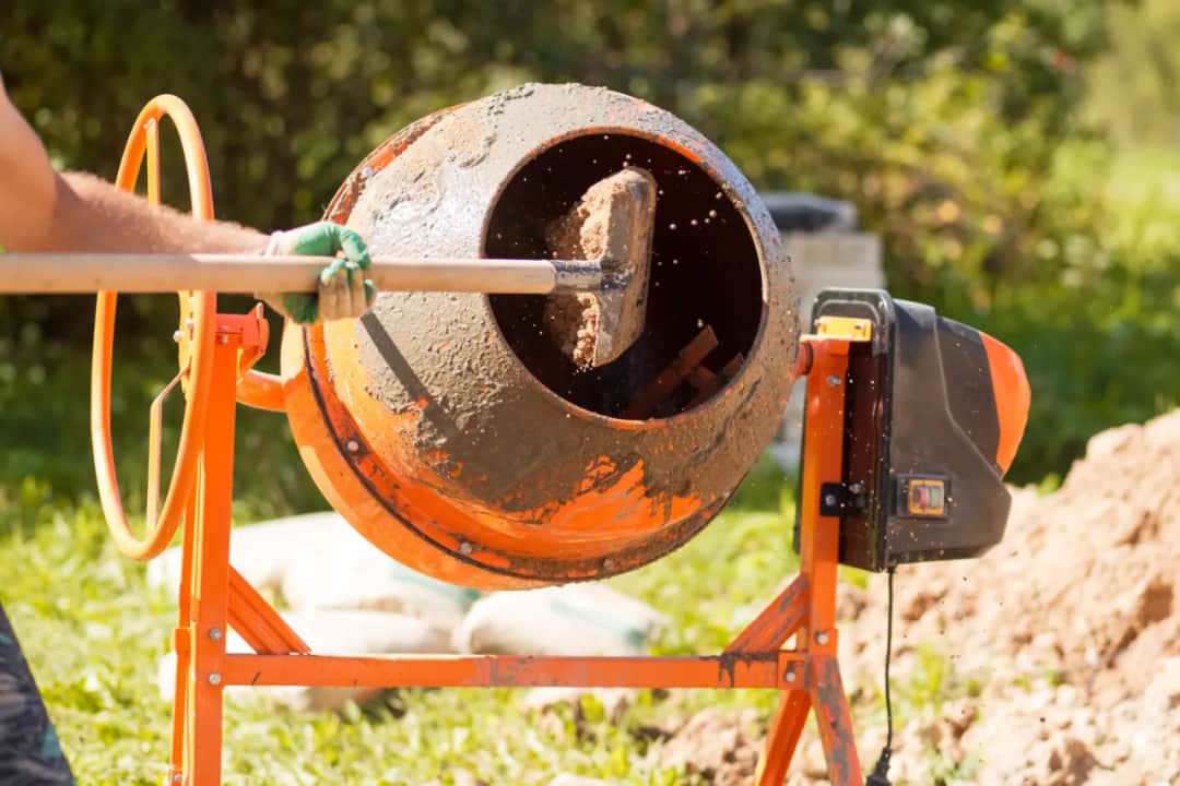 Ile cementu na taczke piachu? Sprawdź idealne proporcje mieszania