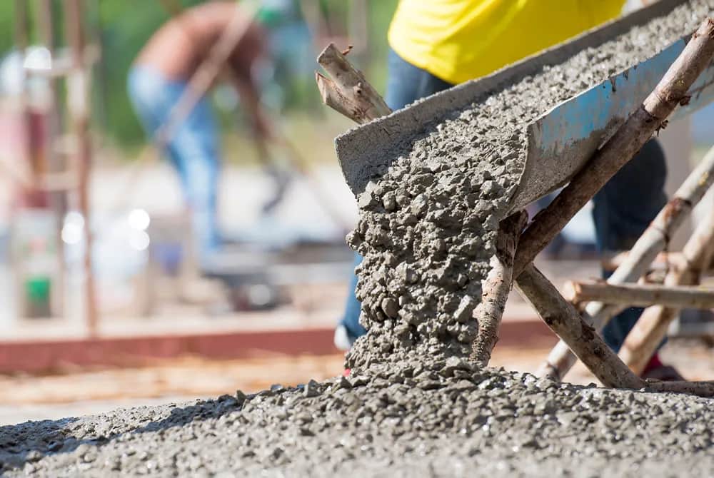 Ile cementu na m3 podsypki pod kostkę? Kluczowe proporcje i porady